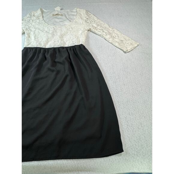NWT Pixi + Ivy White and Black Dress with Lace Detailed Top Medium 3/4 Sleeve - Picture 16 of 16